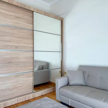 Historic Seaview Getaway Near The Center Daire Selanik